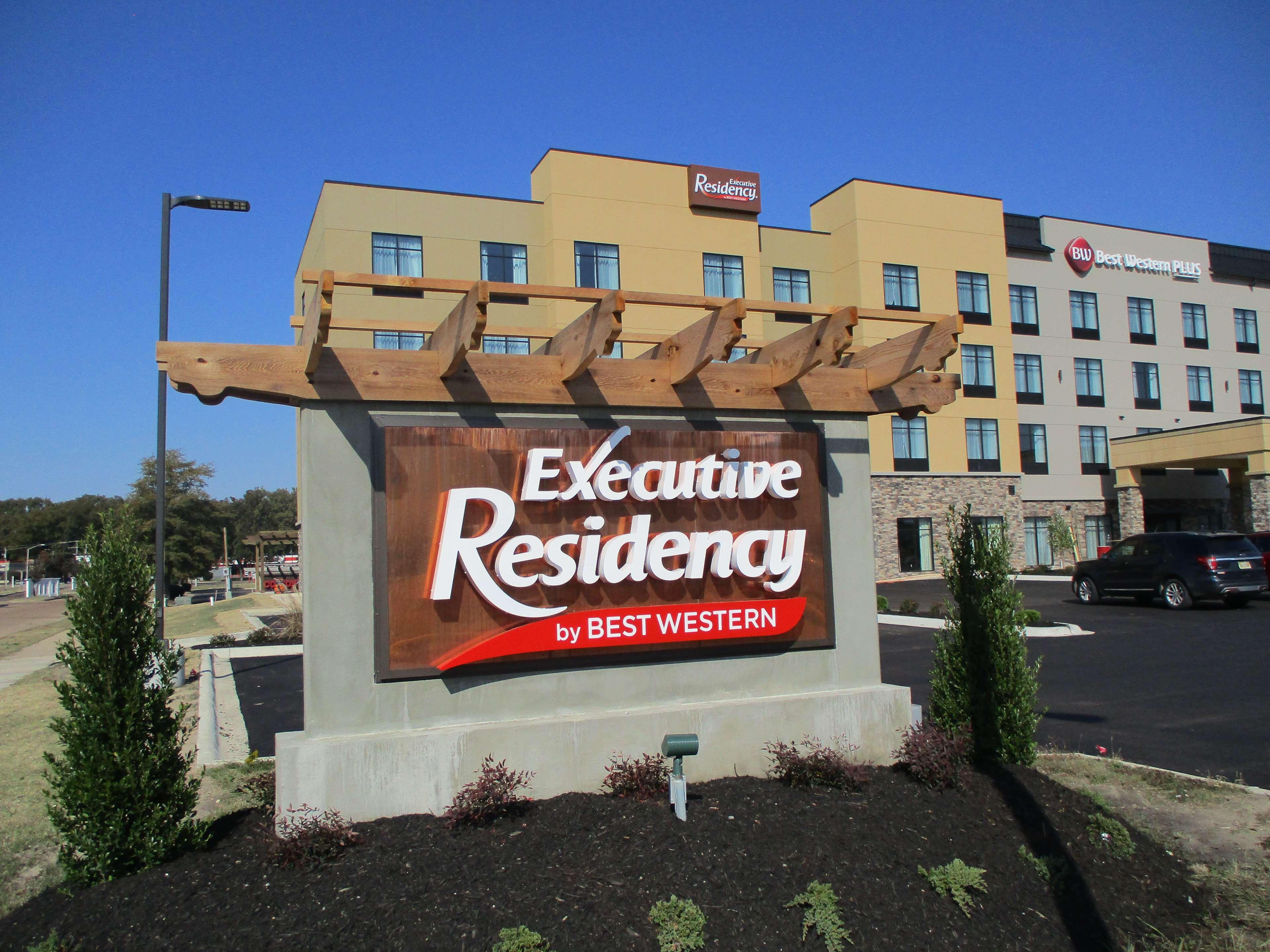 Western Executive Residency Hotel 3*