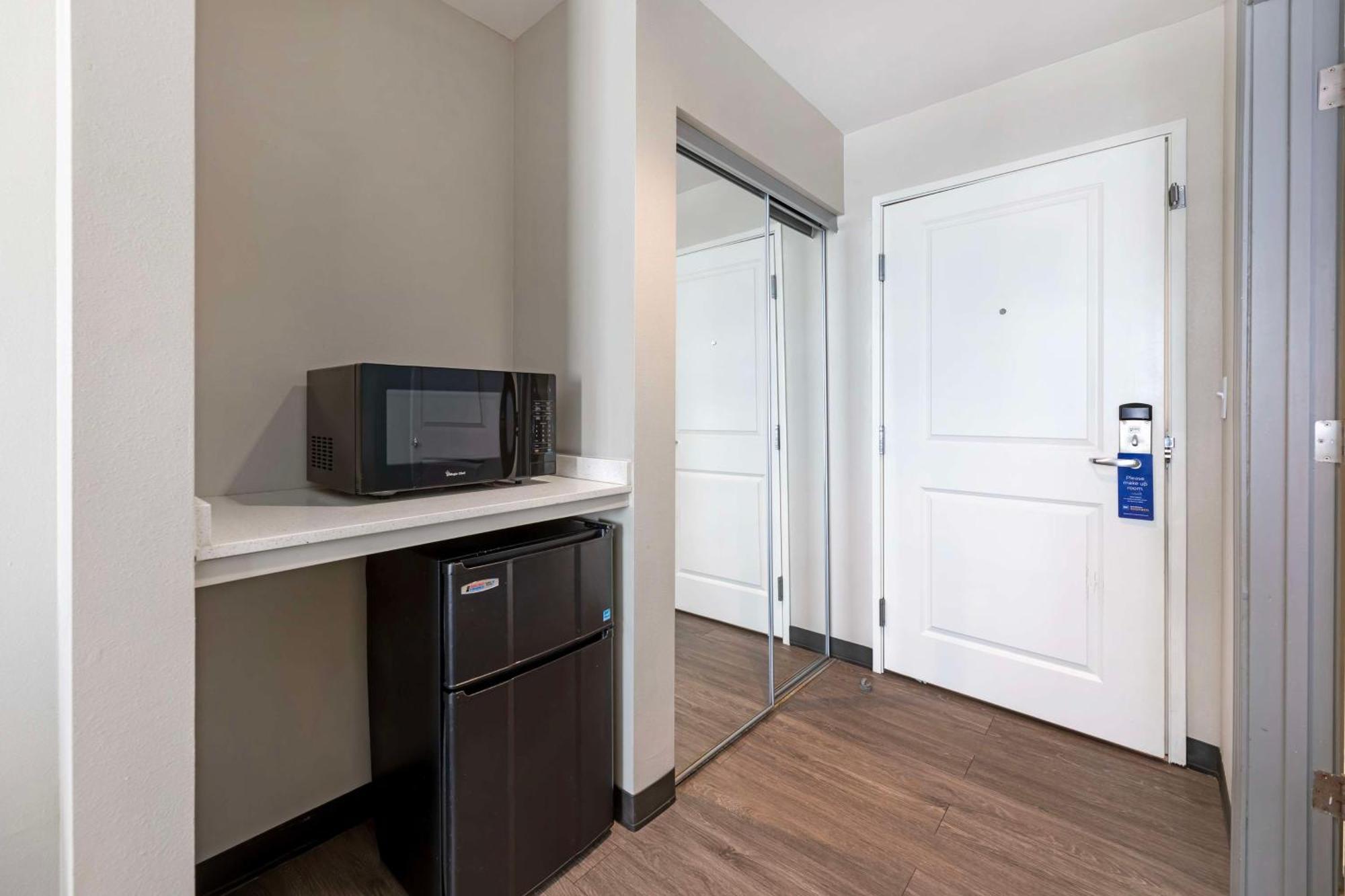 Western Executive Residency Hotel 3*